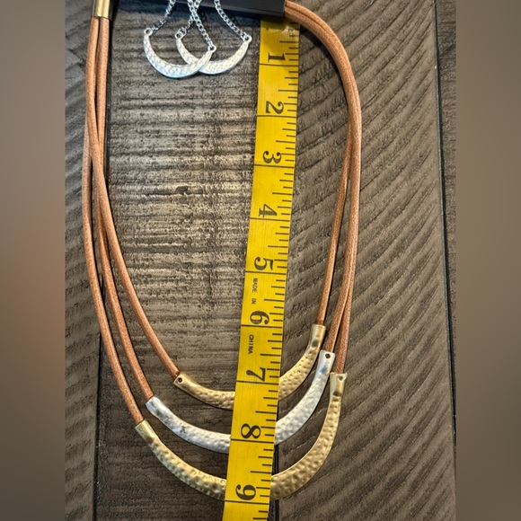 nOir Three Layer Minimal Short Necklace and Dangle Earrings Set NIP - Picture 7 of 8